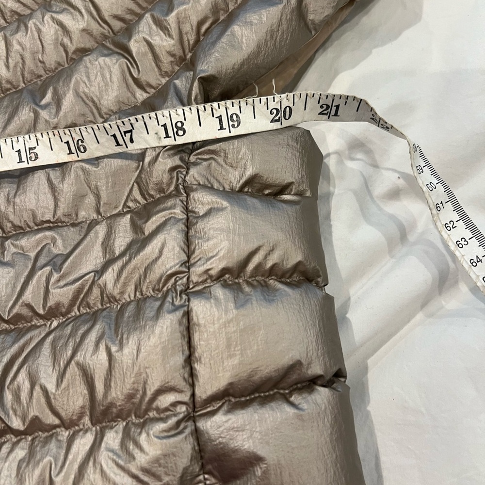 Cotes de London Medium Gold Metallic Puffer Vest - Picture 8 of 8